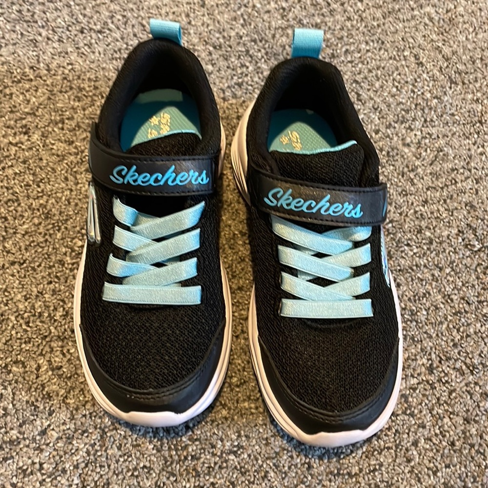 Girls Skechers Sneakers Black & Turquoise Size 12 NIB